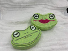 Load image into Gallery viewer, Bath Bomb- Frog / Leaf