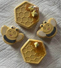 Load image into Gallery viewer, Bath Bombs- Bee&#39;s, Butterflies, and Flowers
