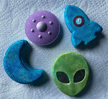 Load image into Gallery viewer, Bath Bomb- Alien&#39;s, Dinosaur&#39;s, &amp; Space
