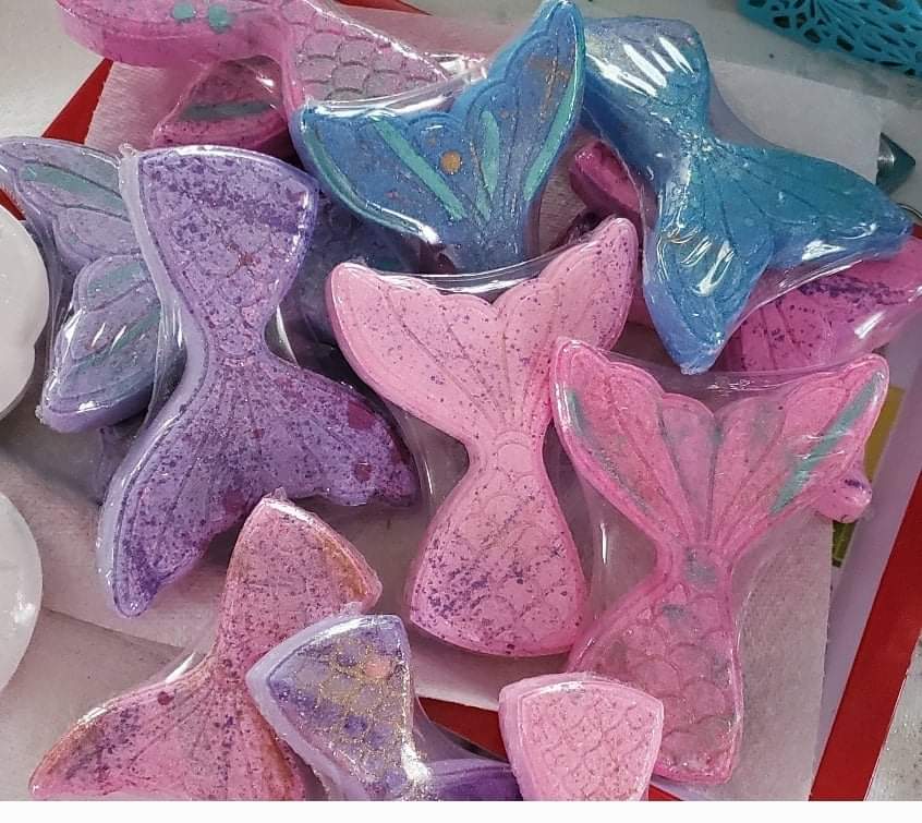 Mermaid Tail Foaming Bath Bombs (Large)